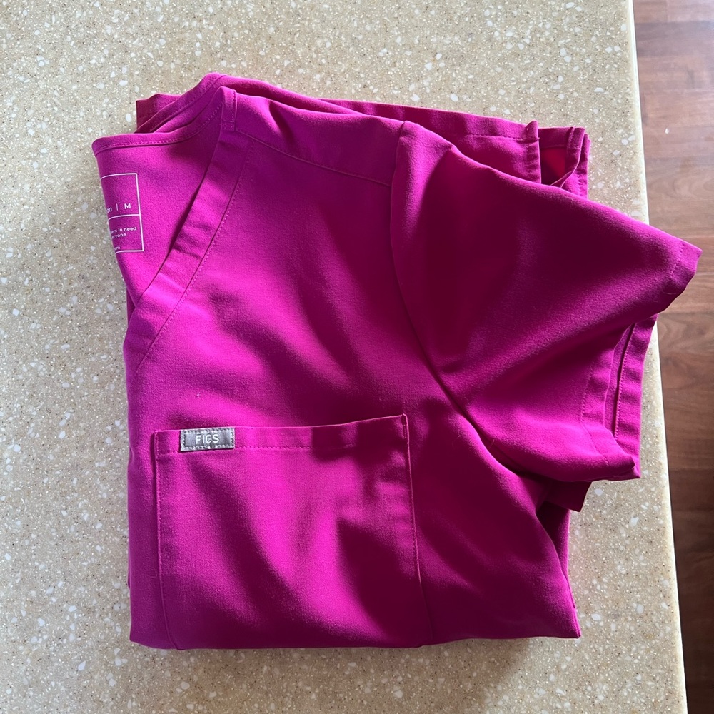 FIGS CATARINA SCRUB TOP RASPBERRY SORBET M